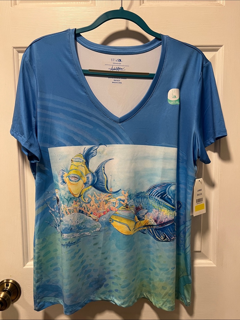 NWT New Art & Sol V-neck Short Sleeve UPF50 Protection Top Shirt